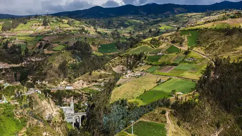 Imagem ilustrativa: Colômbia: Santuário com vista para montanhas e vales