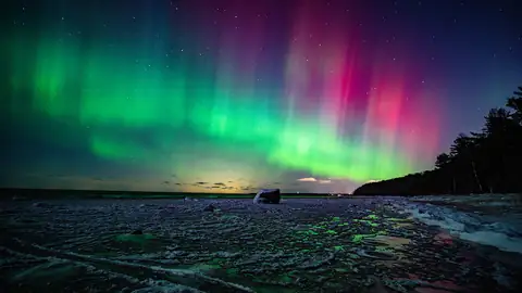Imagem ilustrativa: Estônia: Aurora boreal sobre a costa noturna