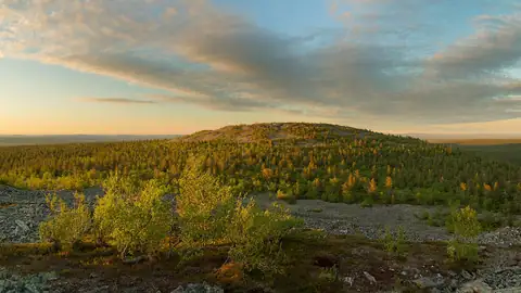 Imagem ilustrativa: Finlândia: Cume de montanha em paisagem finlandesa