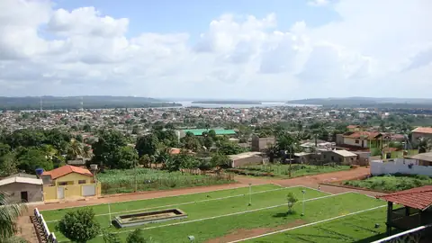 Imagem ilustrativa: Altamira: Vista da cidade com área verde
