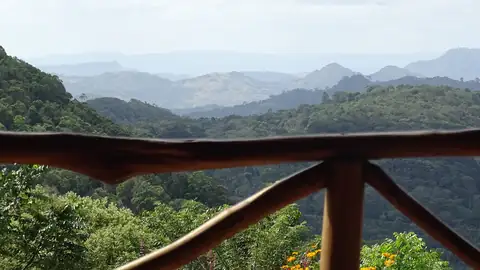 Imagem ilustrativa: Nicarágua: Vista panorâmica de montanhas verdes