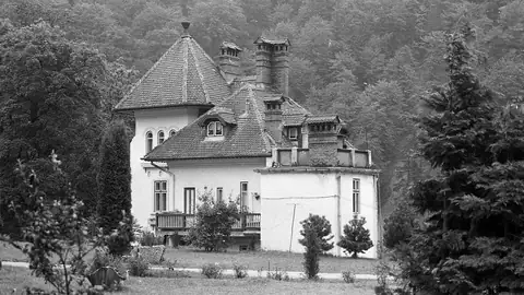 Imagem ilustrativa: Romênia: Casa antiga em meio à natureza